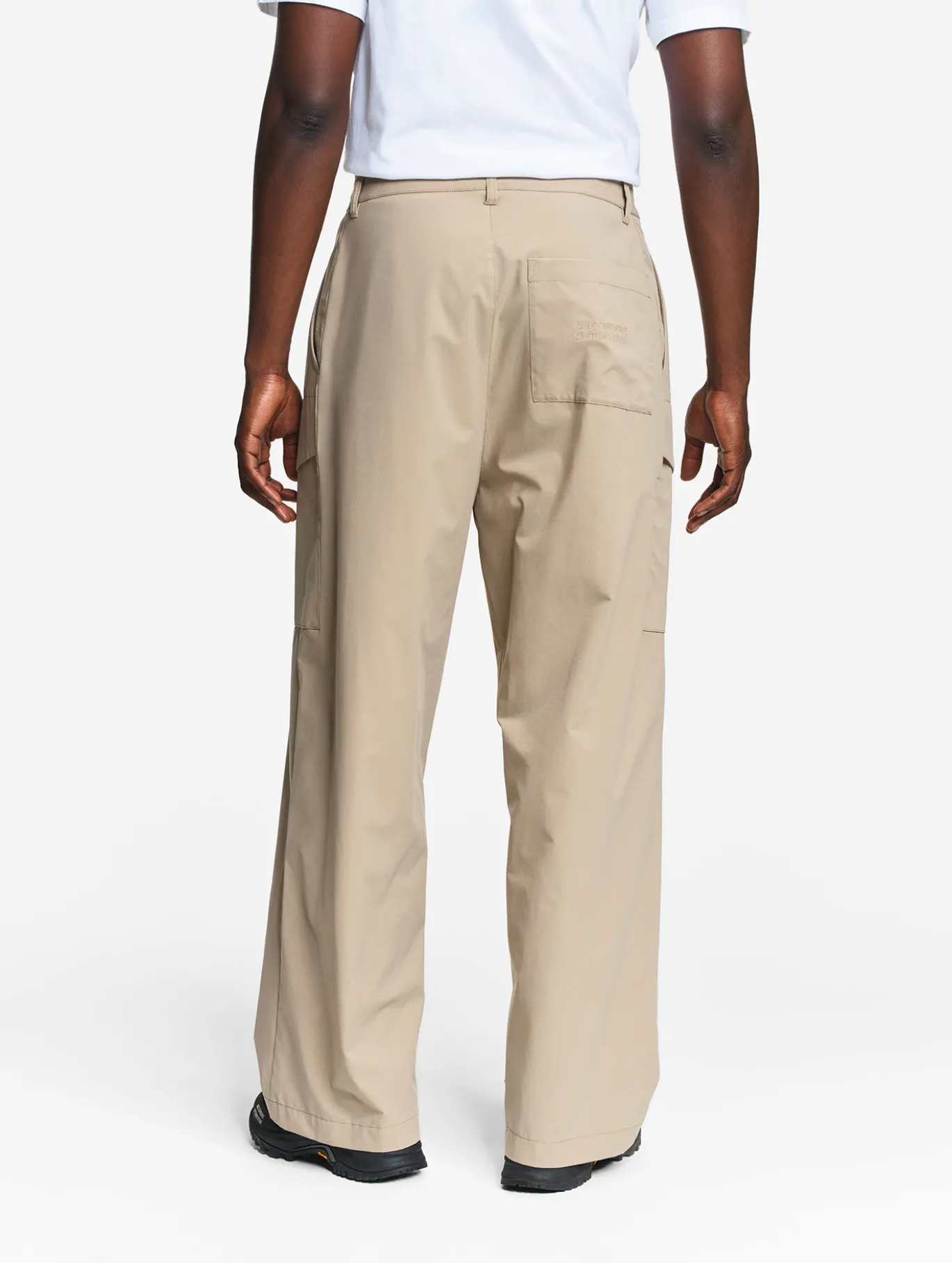 Le pantalon mixte ample Aigle Experience by Études - Beige